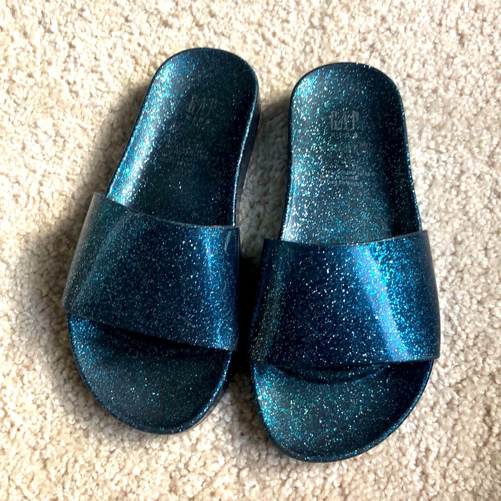 Gap sandals